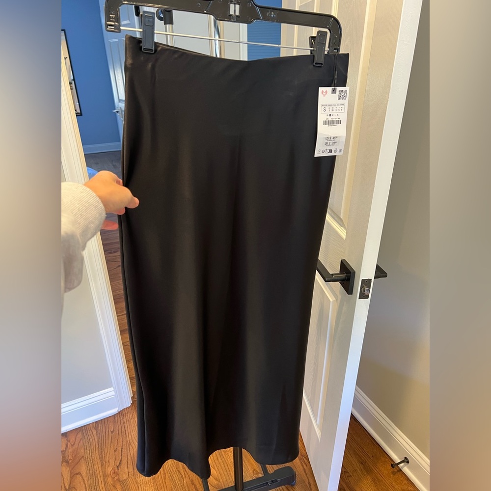Zara Black satin Skirt Sz Small nwt